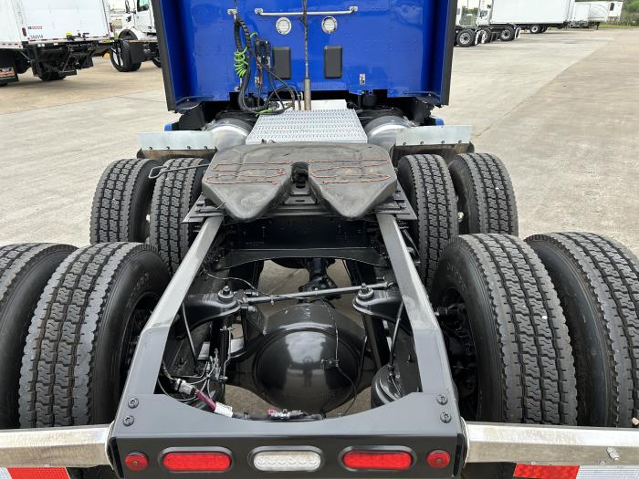 2023 Peterbilt 579-13