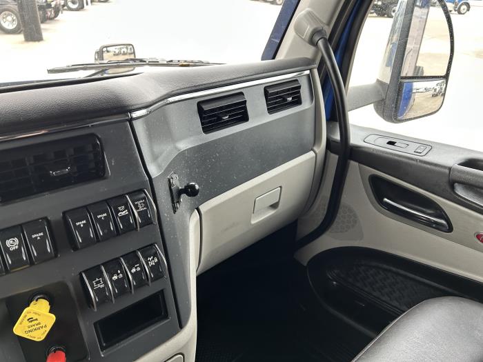 2023 Peterbilt 579-35