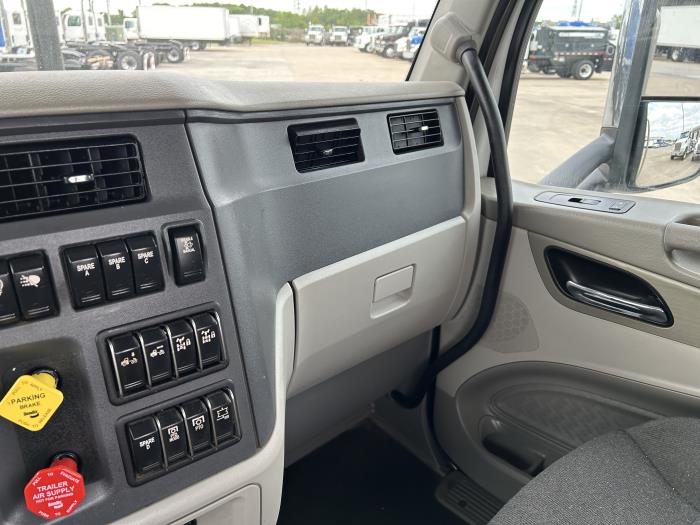 2020 Peterbilt 567-28