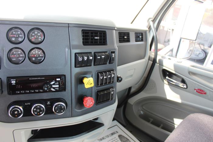 2020 Peterbilt 579-12