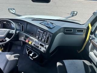 2021 Freightliner Cascadia-18