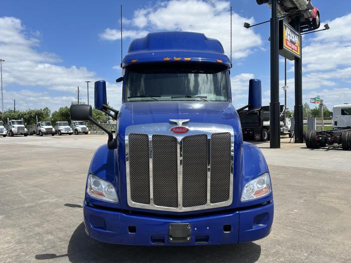 2022 Peterbilt 579-8