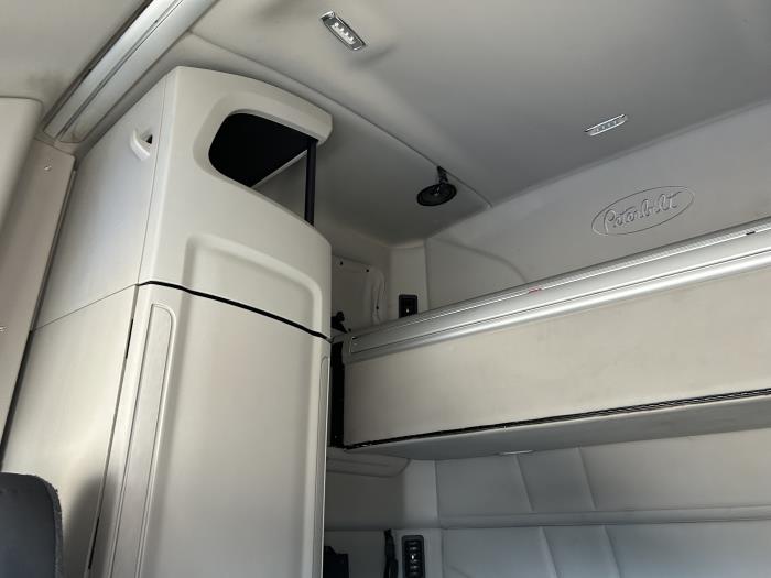 2022 Peterbilt 579-28