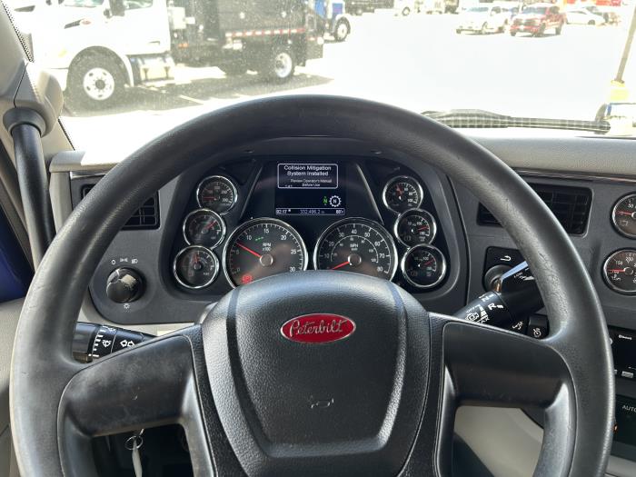 2022 Peterbilt 579-36