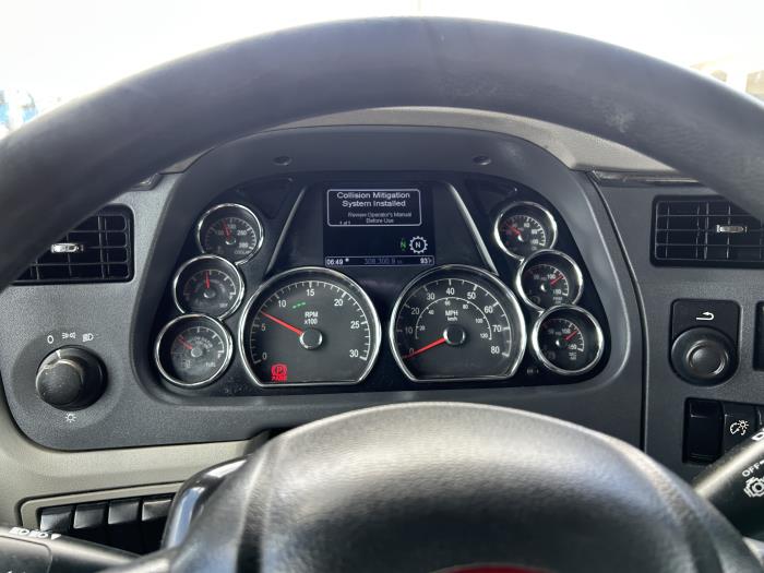 2022 Peterbilt 579-37