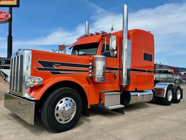 2023 Peterbilt 389-1