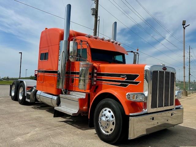 2023 Peterbilt 389-2
