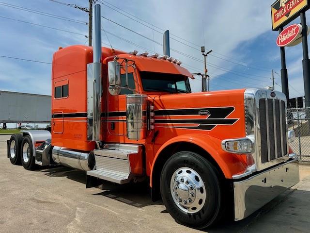 2023 Peterbilt 389-4