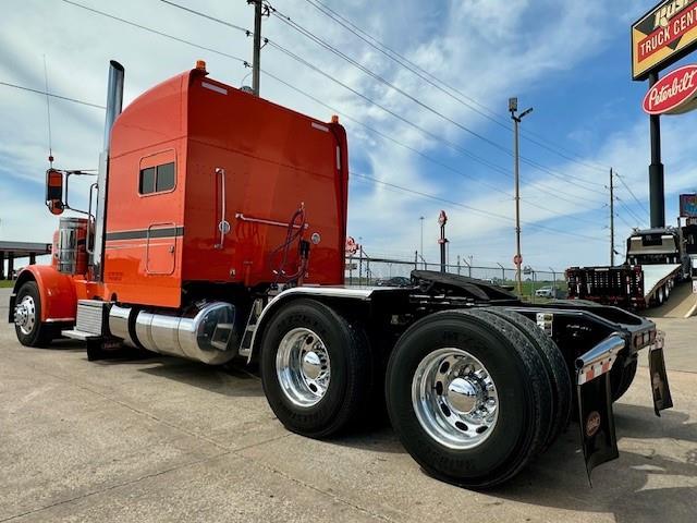2023 Peterbilt 389-6