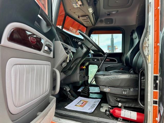 2023 Peterbilt 389-13