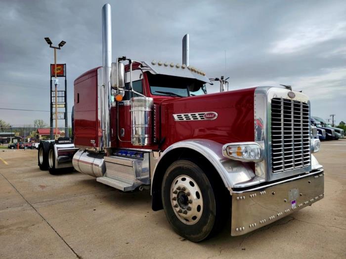 2021 Peterbilt 389-2