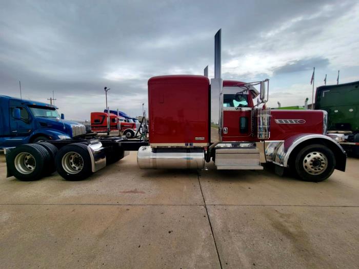 2021 Peterbilt 389-6