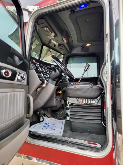 2021 Peterbilt 389-8