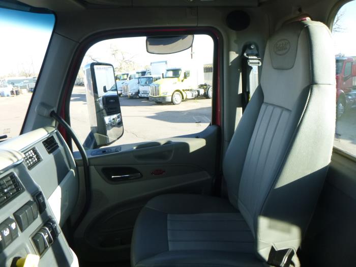 2022 Peterbilt 579-25