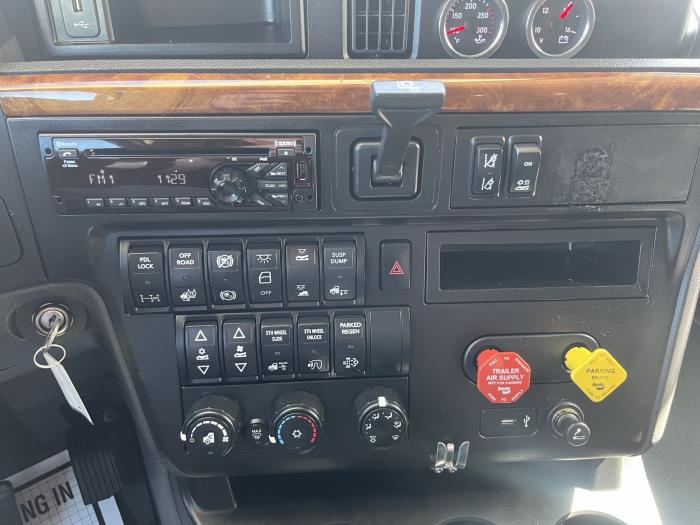 2021 International LT625-17