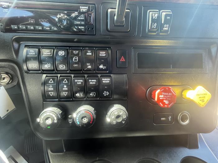 2021 International LT625-17