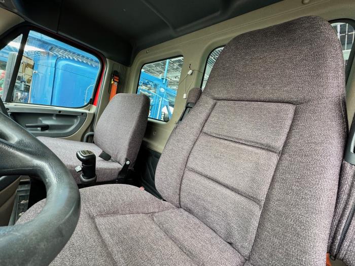 2017 Freightliner Cascadia-6