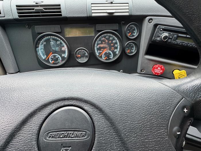 2017 Freightliner Cascadia-7