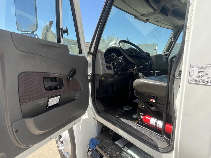 2019 International 4300-8