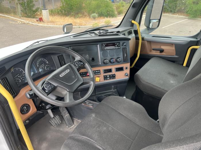 2022 Freightliner Cascadia-7