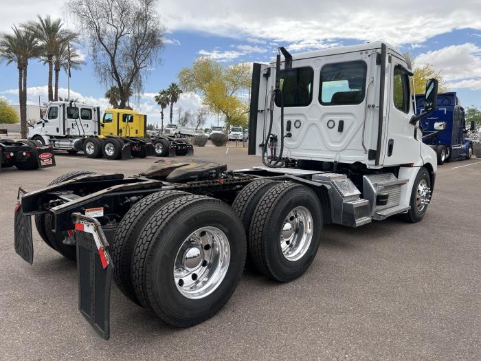 2022 Freightliner Cascadia-3