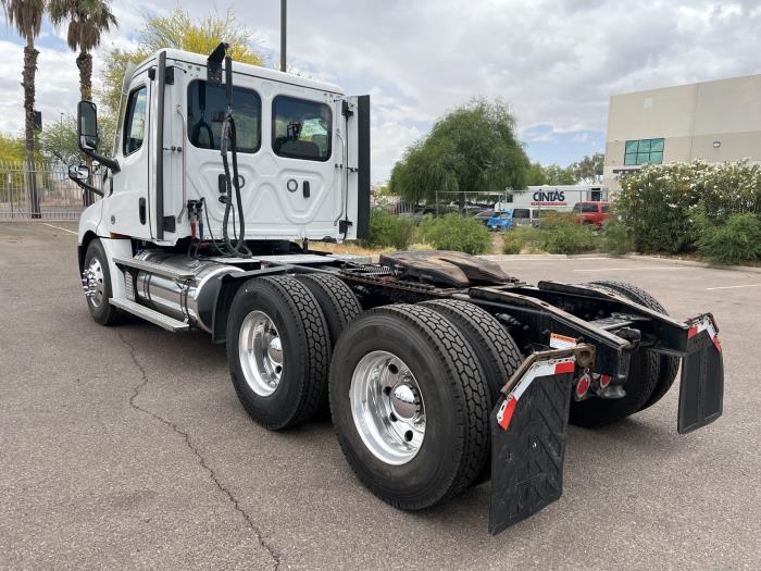 2022 Freightliner Cascadia-2