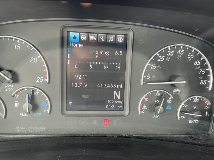 2022 Freightliner Cascadia-8