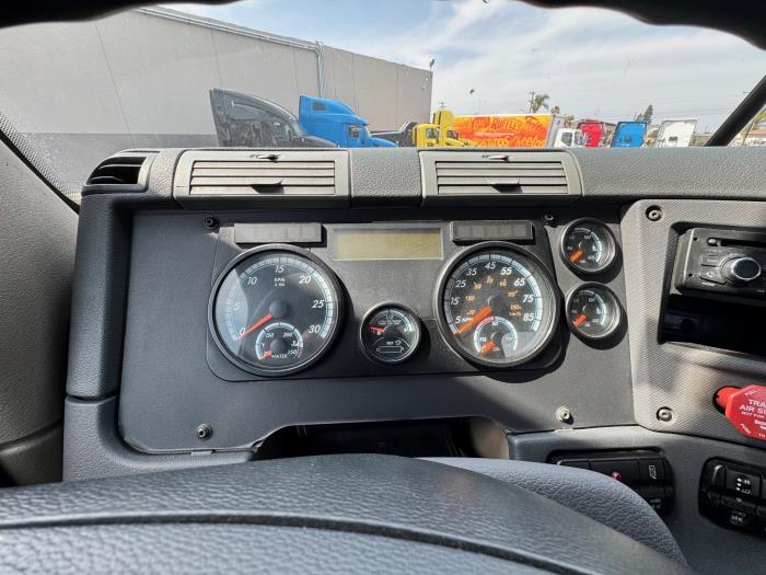 2016 Freightliner Cascadia-10