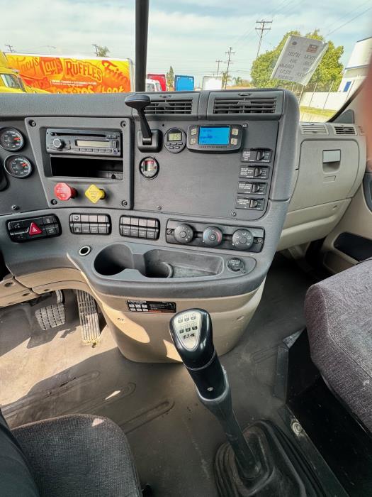 2016 Freightliner Cascadia-11
