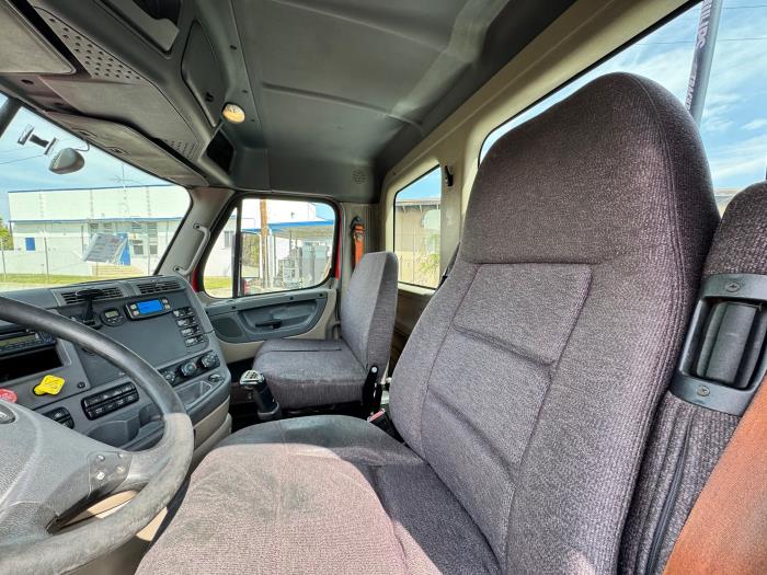 2016 Freightliner Cascadia-9