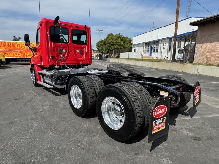 2016 Freightliner Cascadia-7