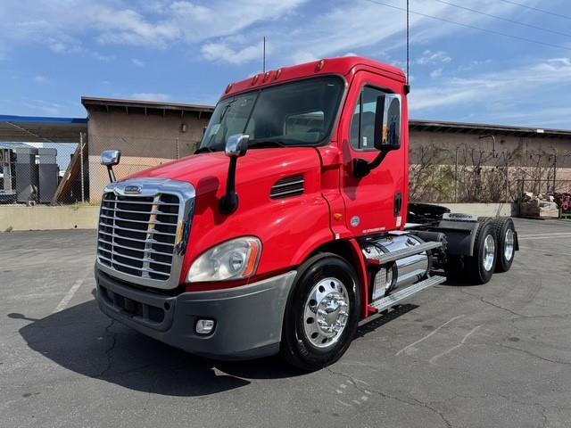 2016 Freightliner Cascadia-1