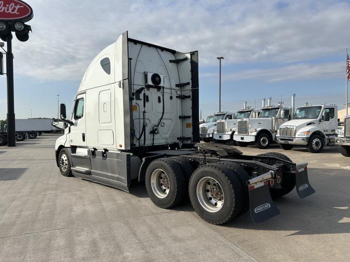 2021 Freightliner Cascadia-2