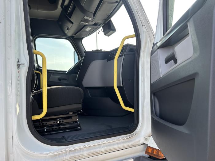 2021 Freightliner Cascadia-22