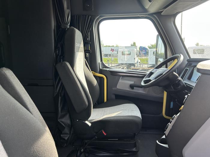 2021 Freightliner Cascadia-23