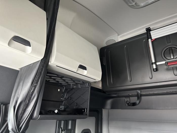 2021 Freightliner Cascadia-27