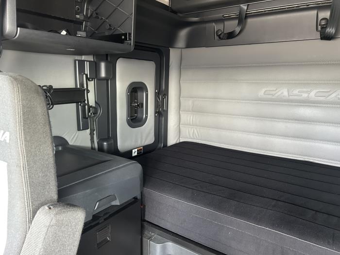 2021 Freightliner Cascadia-30