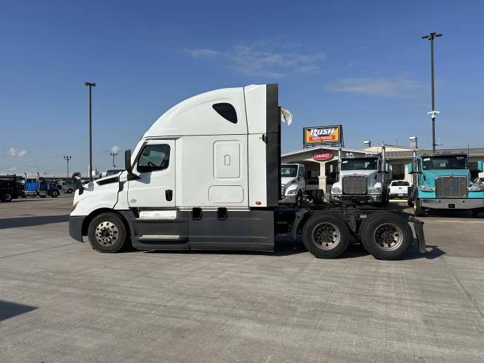 2021 Freightliner Cascadia-1
