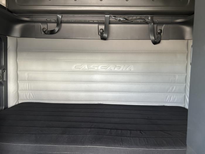 2021 Freightliner Cascadia-31