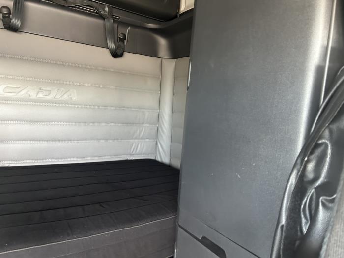2021 Freightliner Cascadia-32