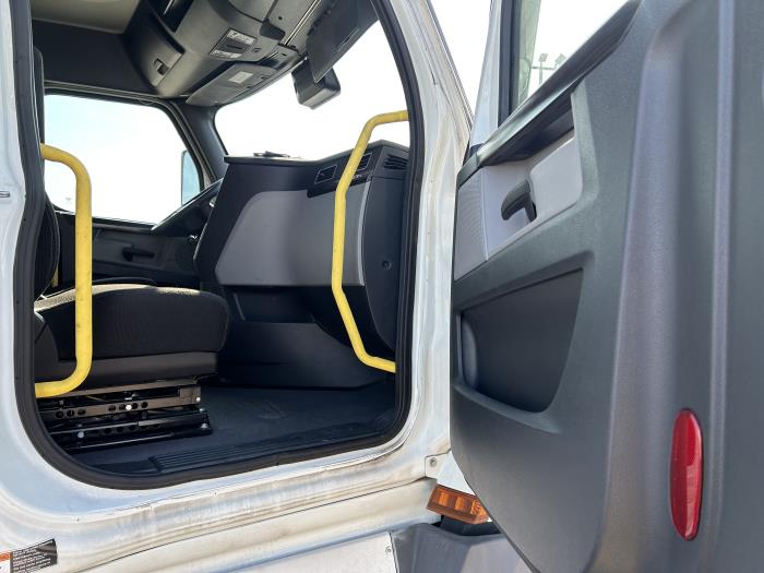 2021 Freightliner Cascadia-23