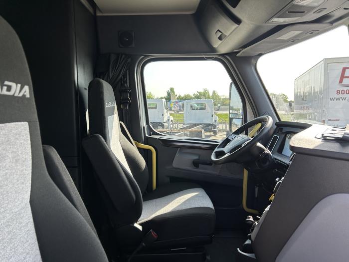 2021 Freightliner Cascadia-24