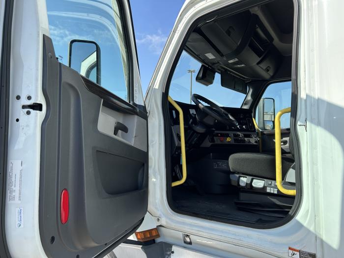 2021 Freightliner Cascadia-26