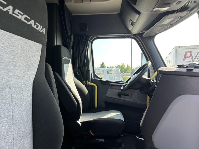 2021 Freightliner Cascadia-23