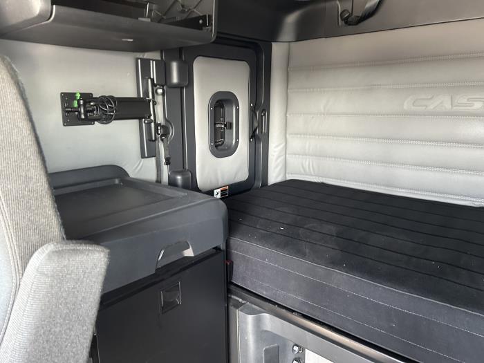 2021 Freightliner Cascadia-32