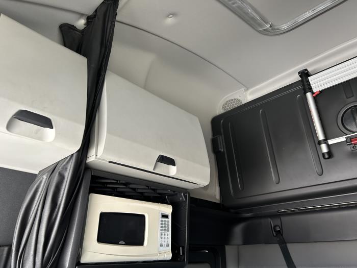 2021 Freightliner Cascadia-28