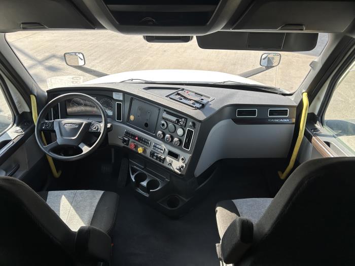 2021 Freightliner Cascadia-36