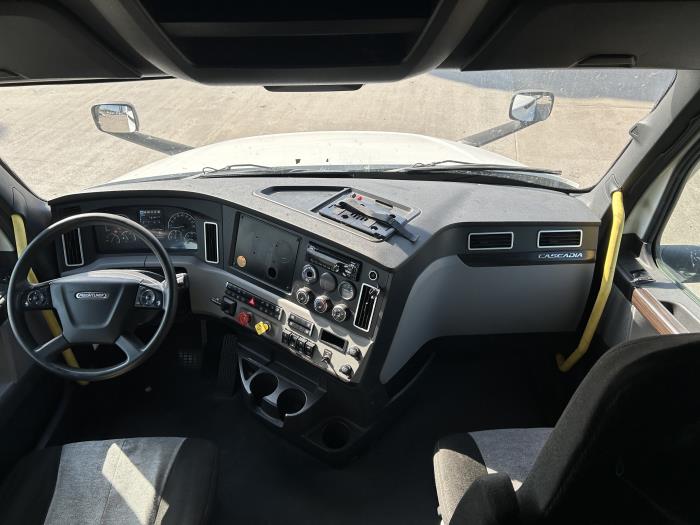 2021 Freightliner Cascadia-34