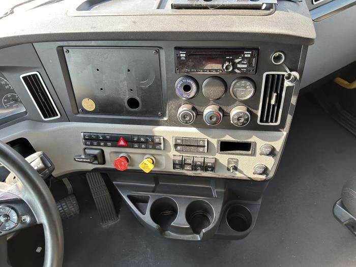 2021 Freightliner Cascadia-36