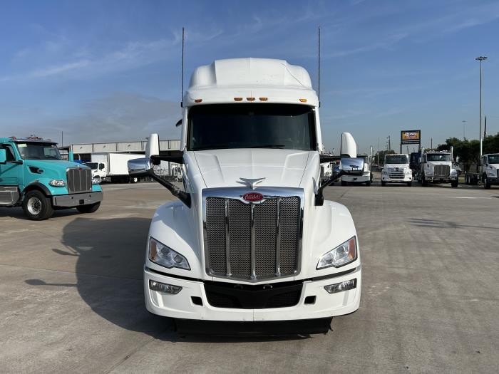 2023 Peterbilt 579-7